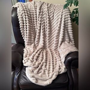 Striped Ulta Soft Lightweight Blanket 90x90” Queen Khaki Polyester